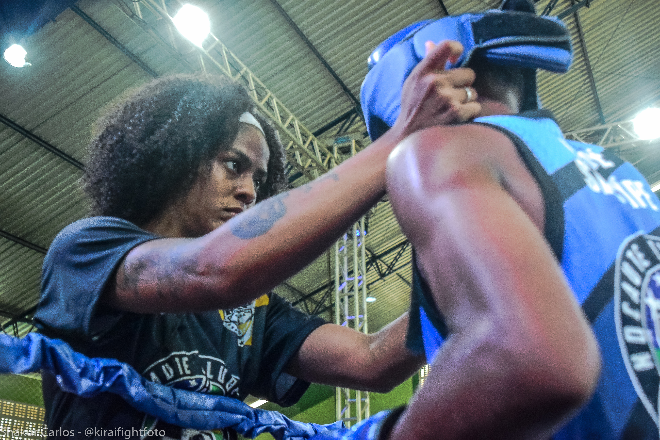 imagem de atleta e Victoria preparação para lua em evento